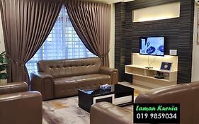 Laman Kurnia Holiday House